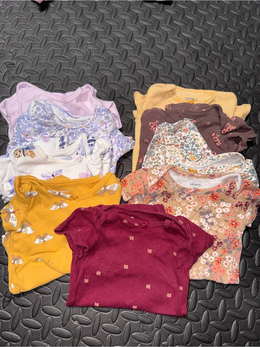 Carter's baby Girls Short Sleeve onesies - 9 Assorted pieces  - 6 months USED